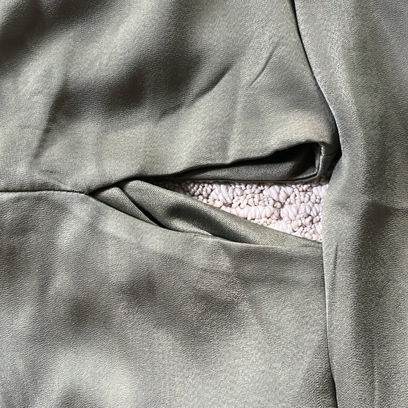 Pacsun LA HEARTS Olive Green Satin Cut-out Long Sleeve Ruched Top Small - Picture 6 of 7